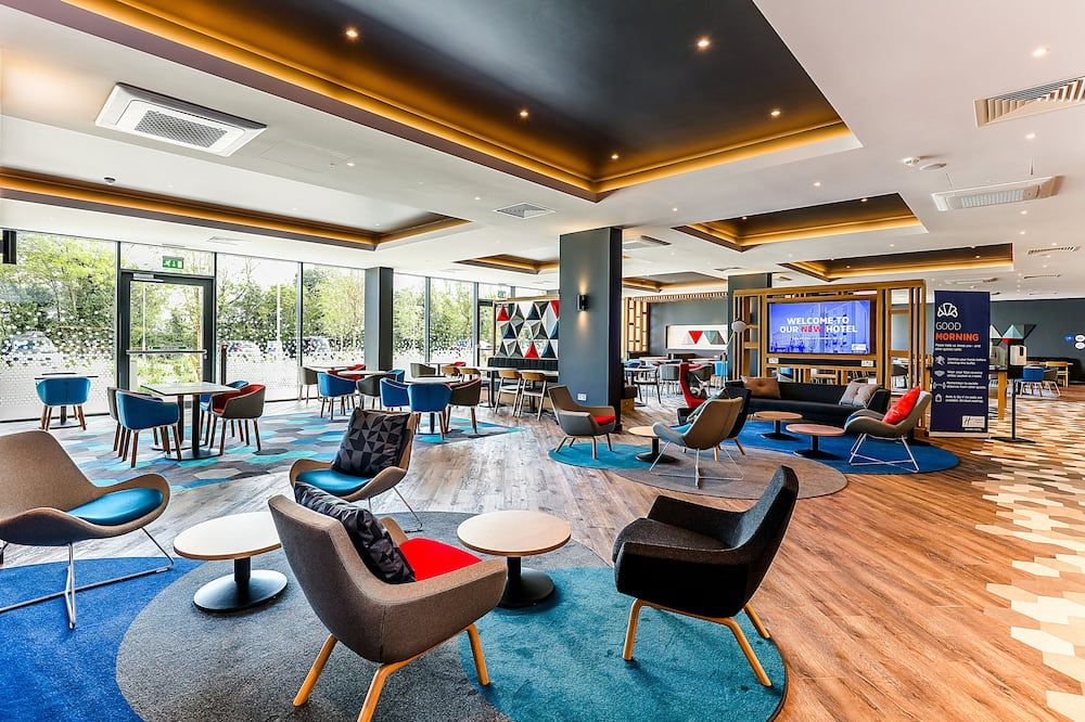 هوليداي إن إكسبرس ب ٓيتشت ٓ هبٓت ي آيتش جي - بيستر - ردهة