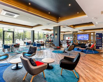 هوليداي إن إكسبرس ب ٓيتشت ٓ هبٓت ي آيتش جي - بيستر - ردهة