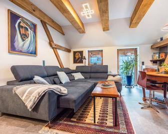 Offene Galerie-Fewo auf 2 Etagen - Bad Gandersheim - Wohnzimmer