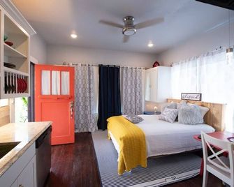 Downtown Studio Gem - Nacogdoches - Bedroom