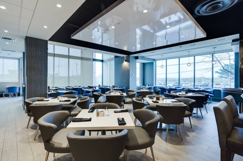 Embassy Suites by Hilton Toronto Airport