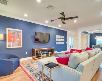 Brooksville Home about 12 Mi to Cabot Citrus Farms - Brooksville - Living room