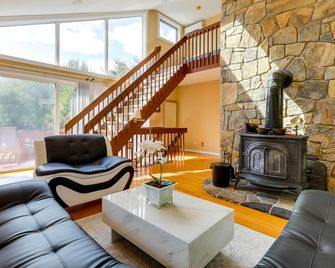 Spacious Woodbury Home with Pool and Hot Tub! - Woodbury