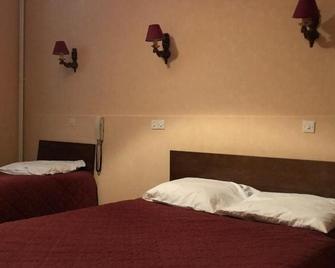 Hotel Le Commerce - Bellegarde - Bedroom