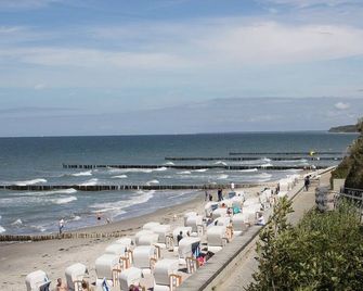 Wonderful vacation apartment with a view of the ghost forest and close to the beach, surrounded by beautiful countryside. - Nienhagen - Strand