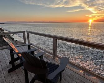 Sunset Beach Haven; Seriously Waterfront-'It's Like Living on a Boat', Whidbey - Oak Harbor - Balkon
