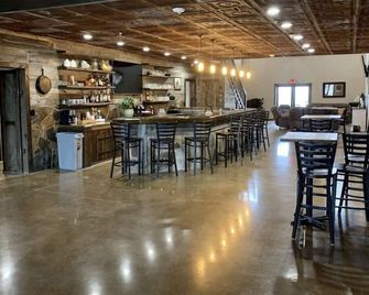 Wild Acres - Avalon - Bar