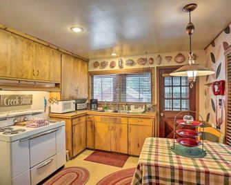 Vintage Pines Cabin- A Northern California Retreat! - Trinity Center - Cocina