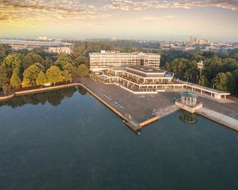 Courtyard by Marriott Hannover Maschsee - Hannover - Bygning