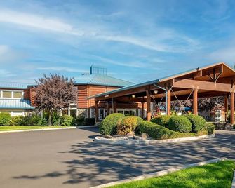 Enjoy Stunning Views Of the Columbia River! Parking & Outdoor Pool - Boardman - Будівля