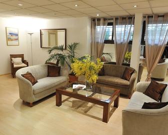 ريسيدأوتيل ليه كورالينيه - كان - غرفة معيشة