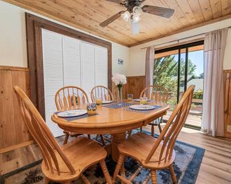 Big Bear Lakefront Lodge - Big Bear Lake - Dining room