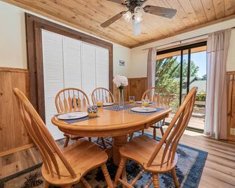 Big Bear Lakefront Lodge - ביג בר לייק - חדר אוכל