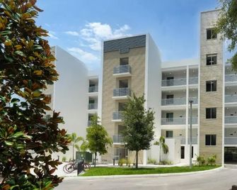 All-New, Waterfront Condo in Downtown Sarasota! - Sarasota - Gebouw