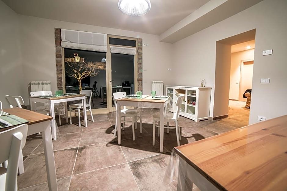 La Casa Tra Gli Ulivi - אסיסי - חדר אוכל