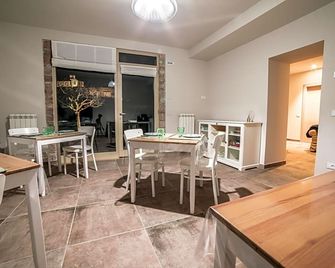 La Casa Tra Gli Ulivi - אסיסי - חדר אוכל