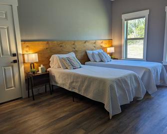 Restful cottage close to antique shopping and mountain biking - La Grange