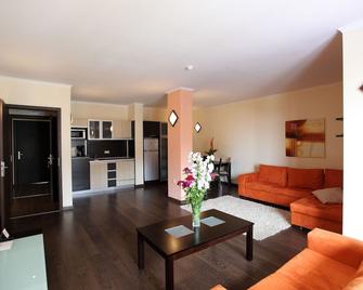 Bendita Mare Aparthotel - Golden Sands - Σαλόνι