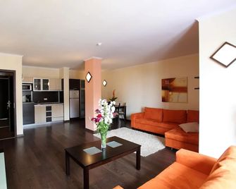 Bendita Mare Aparthotel - Golden Sands - Olohuone
