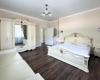 Lebediny Guest House - Brest - Habitación