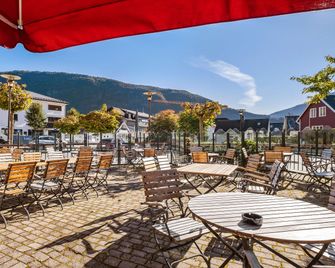 Best Western Laegreid Hotell - Sogndal - Patio