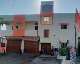 Spot On Mahaveer Guest House And Warehouse - Dhule - Building