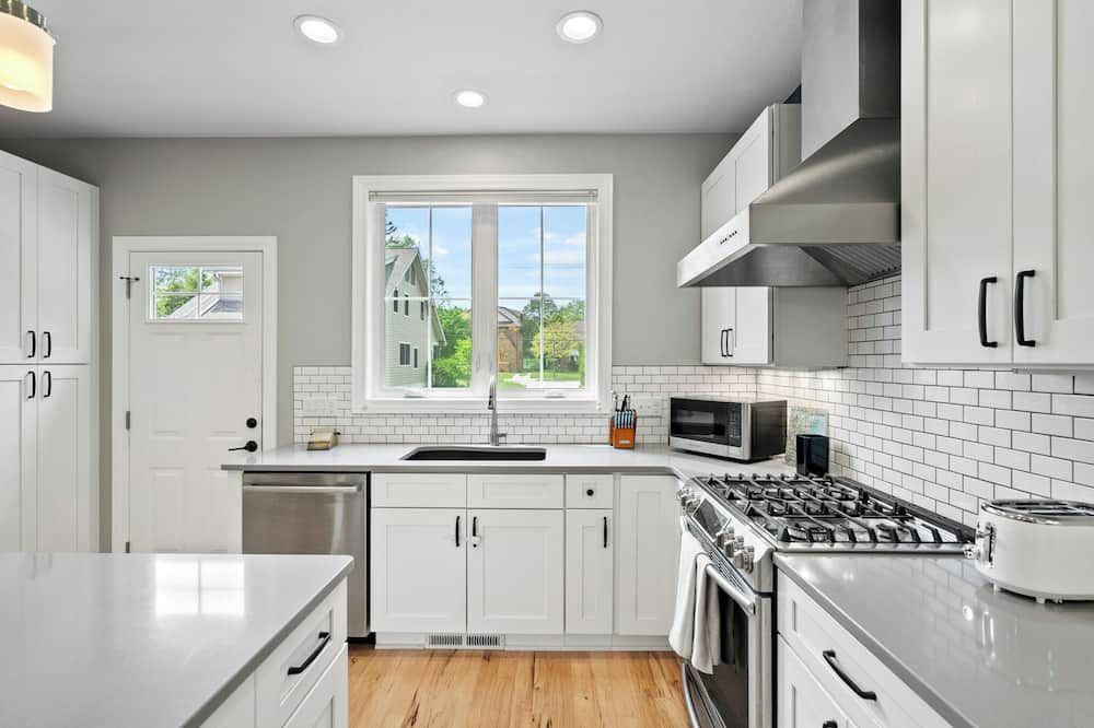 Family Fun! 17,000 Game Arcade, Sleeps 12, Walk to the Lake - Port Washington - Kitchen