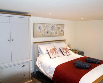 The Cricketers Arms - Petworth - Bedroom