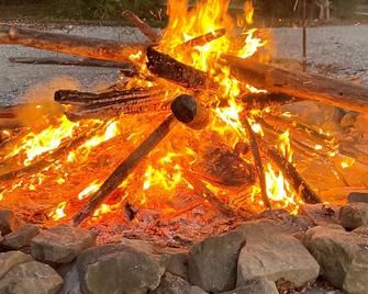 Rough River Lake Hot Tub, Pool, Grill, Fire Pit, Party Garage - Falls of Rough