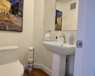 Penhallow Suite Downtown Portsmouth - Portsmouth - Bathroom