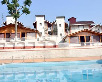 Amritara Hunky Dory Resort, Dalhousie Road - Dalhousie - Piscina