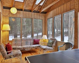 A Dream of a Woodland House at Lake George - Diamond Point - Sala de estar