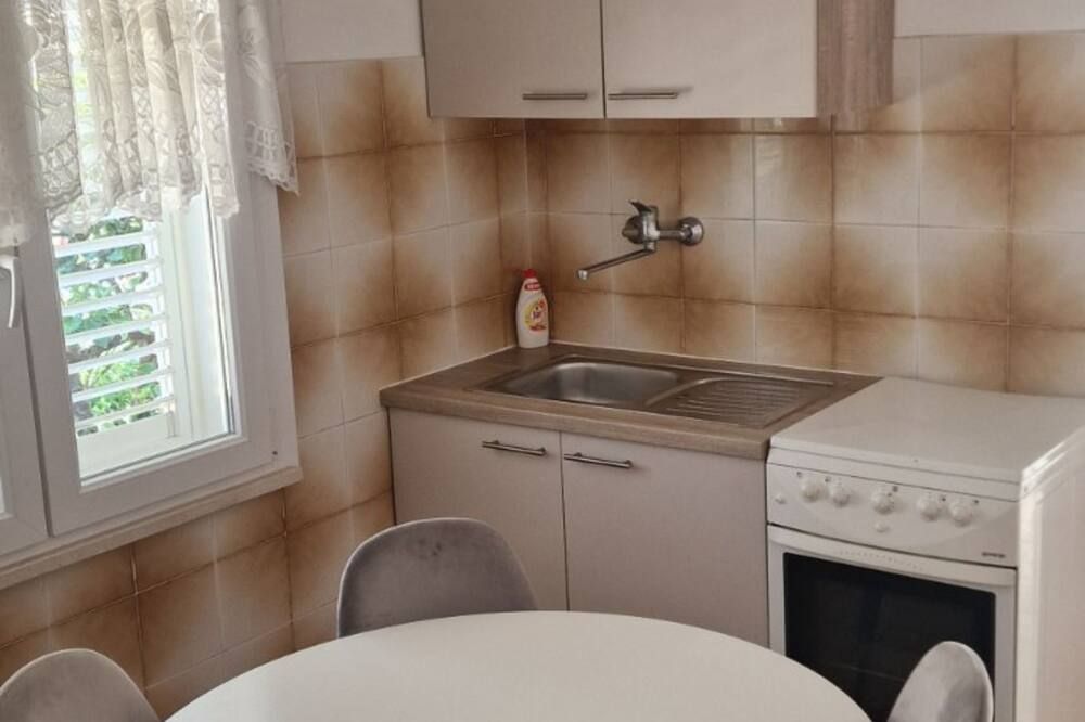 أبارتمنتس بلوس - كوركولا - مطبخ