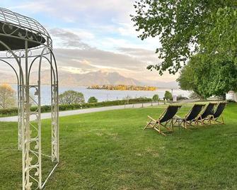 Ferienwohnung Villa Victoria mit grandiosem Seeblick und Gartennutzung in Jugendstil Villa - Gstadt am Chiemsee - Patio