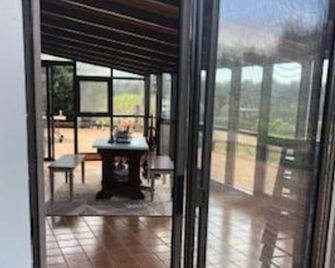 Comfortable 4 Br - 3 Ba With Large Deck And Distant Peaceful Ocean View - Fort Bragg - Balkon