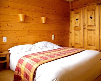Logis Les Arobiers - Lamoura - Schlafzimmer