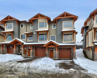 Echo Landing #42 by Bear Country - Sun Peaks - Building