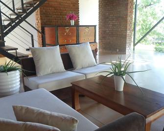 Sennya Resorts - Belihuloya - Living room