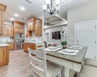 Weslaco Home with Fenced Yard 2 Mi to Downtown - Weslaco - Dining room