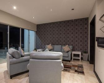 W Residence Kandy - Kandy - Living room