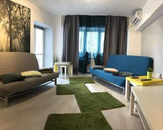 Green Apartment - Bucharest - Living room