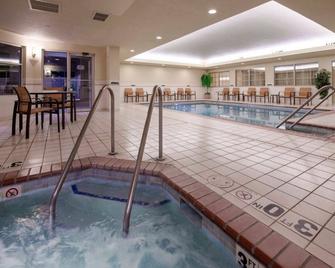 Courtyard by Marriott Wausau - Wausau - Pool