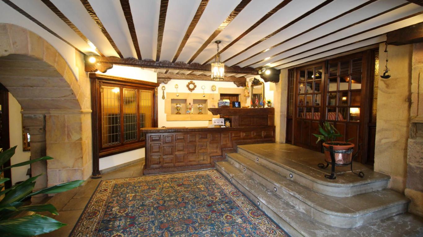 Hotel Santillana