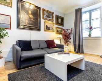 Apartdirect Gamla Stan - Stockholm - Living room