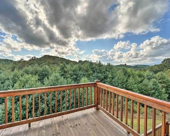 Family Blue Ridge Gem w/ Hot Tub! 1/2 Mi to River - Piney Creek - Balcony