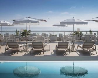 Residence Syracuse - Villeneuve-Loubet - Bazén