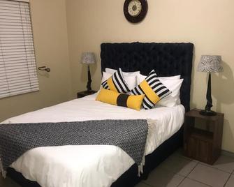 White Rose Cozy Apartment - Midrand - Bedroom