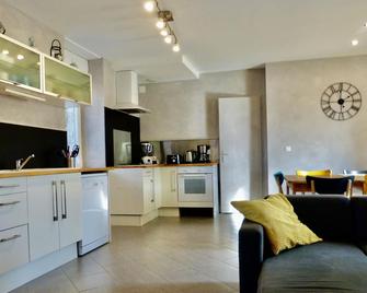Le torrent, gîte 100 m2, village center, in renovated house with 4 gîtes - Vallon-Pont-d'Arc - Küche