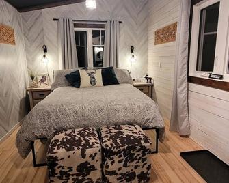 Cozy Country Escape: Pet-Friendly Cabin with Ski & Snowshoe Trails - Rocky Mountain House - Bedroom