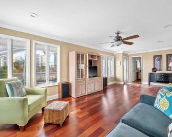 Bonita Beach Waterfront Paradise - Bonita Springs - Living room